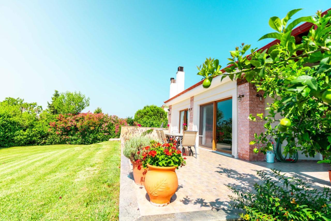 Villa Bougainvillea Epanomi Exteriör bild